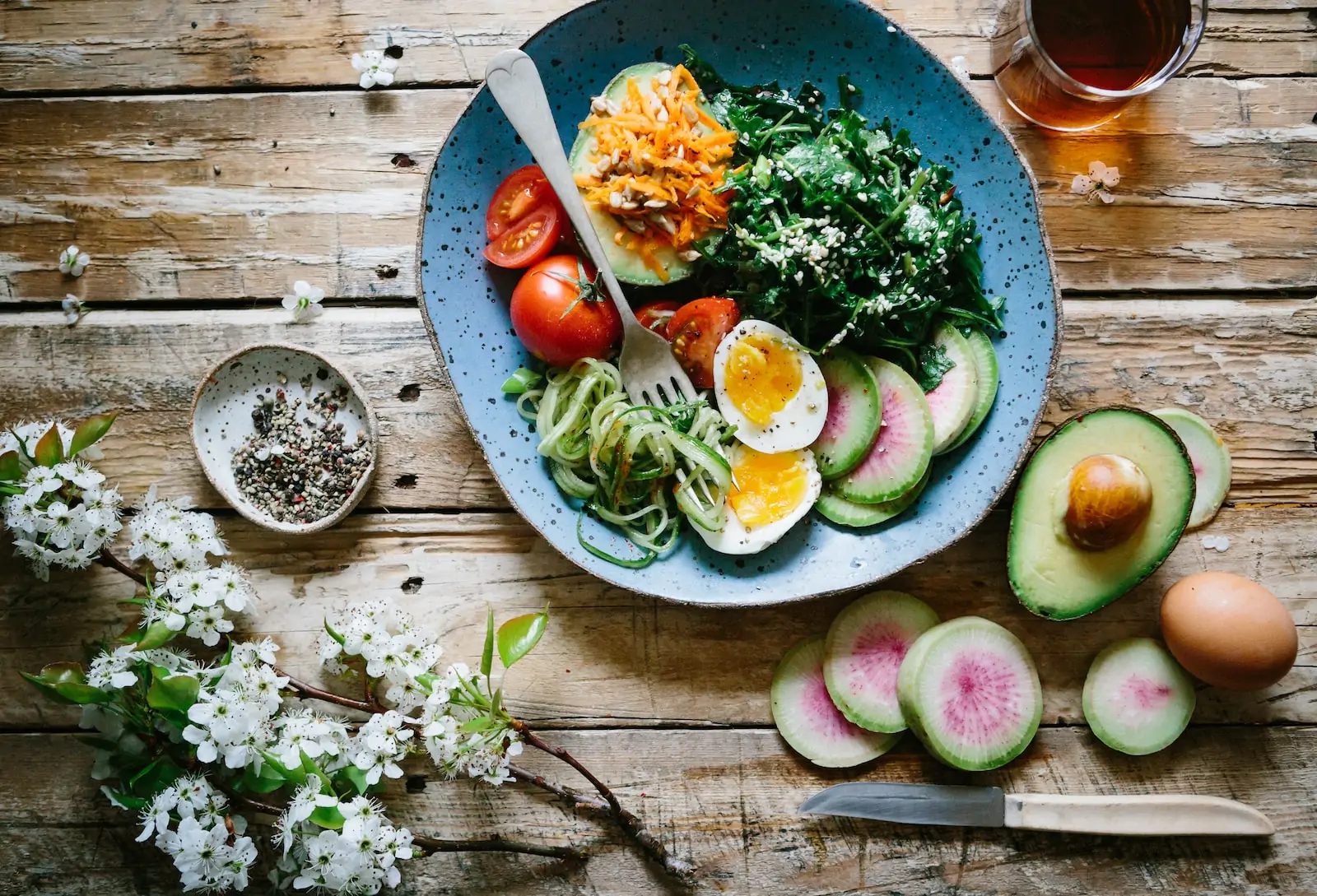 Meal Planning to Minimize Waste poached egg with vegetables and tomatoes on blue plate